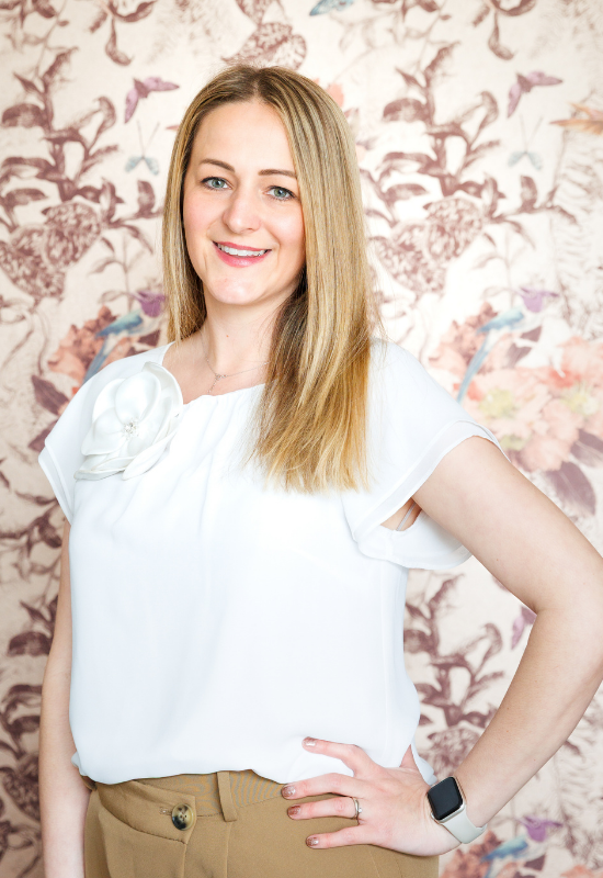 Claudia- Mitarbeiterin Brautmoden Tirol